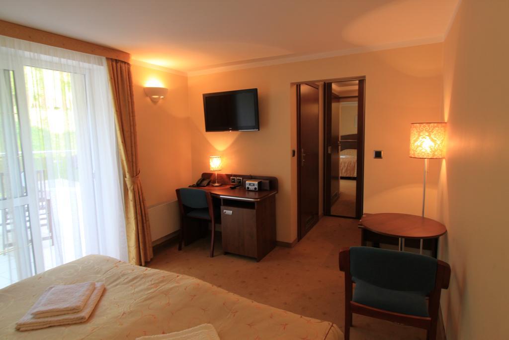 Willa Pod Skrzydlami Hotel Międzybrodzie Bialskie Exterior foto