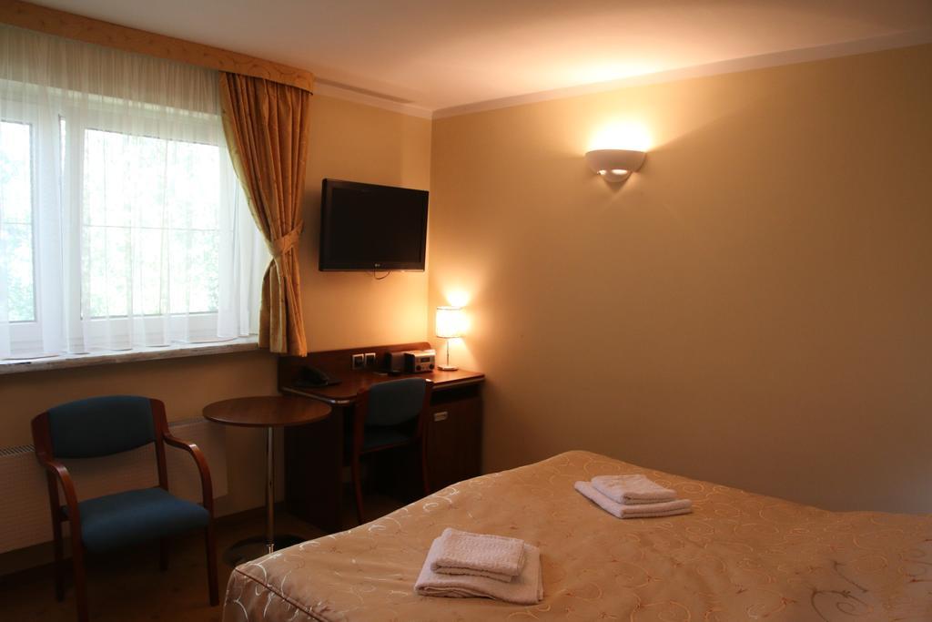 Willa Pod Skrzydlami Hotel Międzybrodzie Bialskie Exterior foto