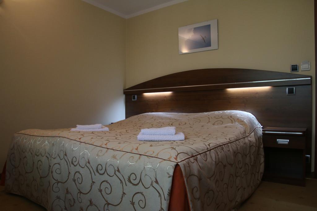Willa Pod Skrzydlami Hotel Międzybrodzie Bialskie Exterior foto