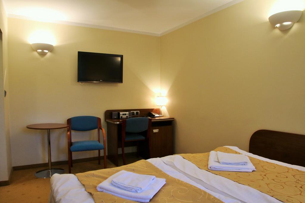 Willa Pod Skrzydlami Hotel Międzybrodzie Bialskie Exterior foto